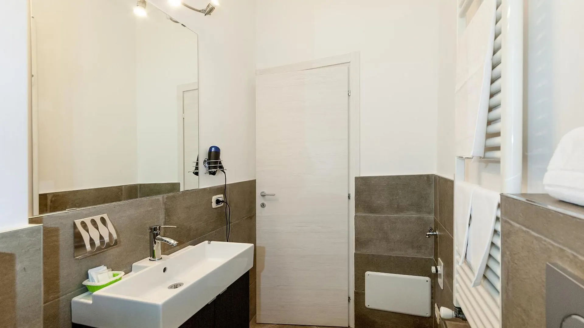 La Camera Bologna-Stazione Affittaly Rooms Italia